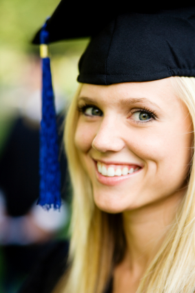 Blonde Graduate (38ace5e6-4621-4331-9457-9c150154c74e)